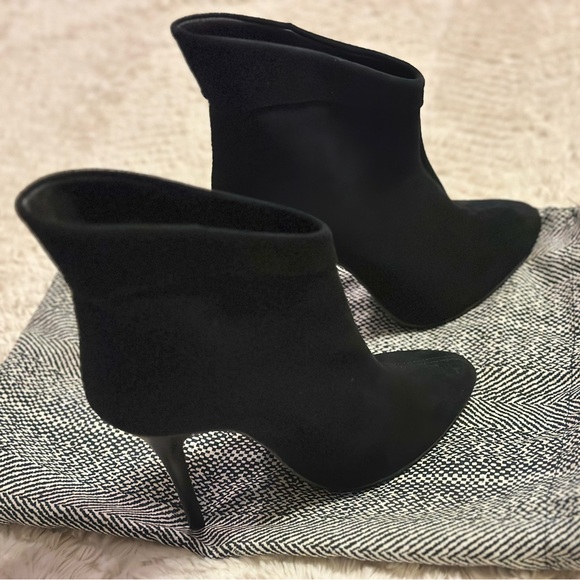 Elegant Giuseppe Zanotti Black Women's Ankle Boots - Picture 1 of 5